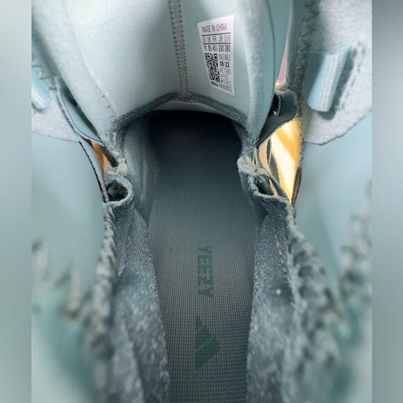 Yeezy Quantum ‘Hi-Res Coral’ | HP6595 | 11M main image 16